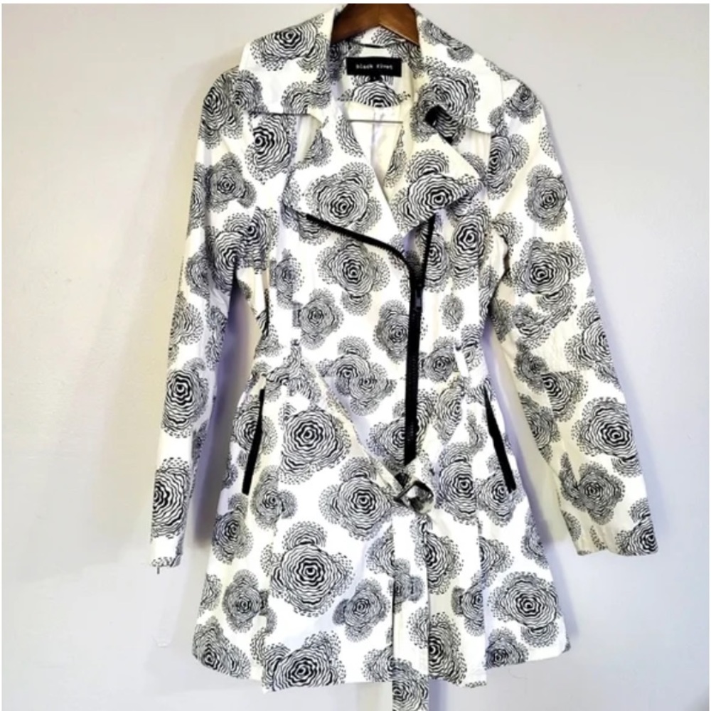 BLACK RIVETwomen stunning white with black large floral design,front side zipper